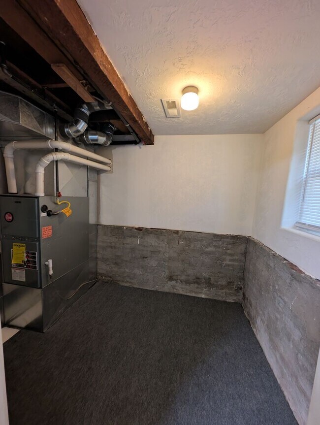 Building Photo - Easy Commute with Stunning Views!