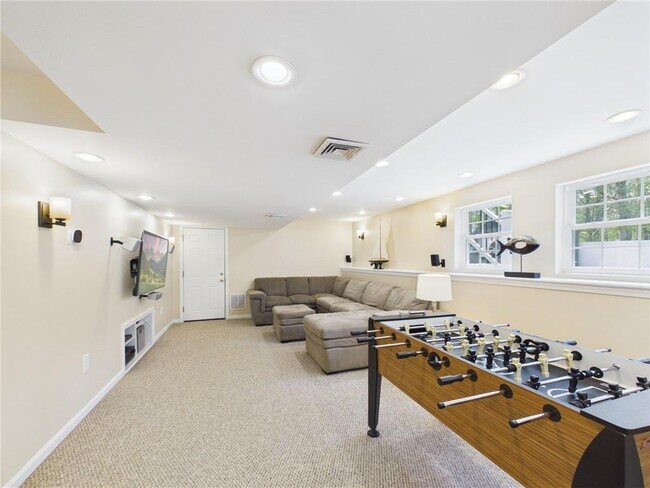Building Photo - 23 Beechwood Hollow
