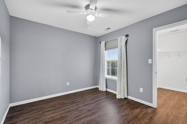 Building Photo - Charming 4-Bedroom Home in Springhurst Com...