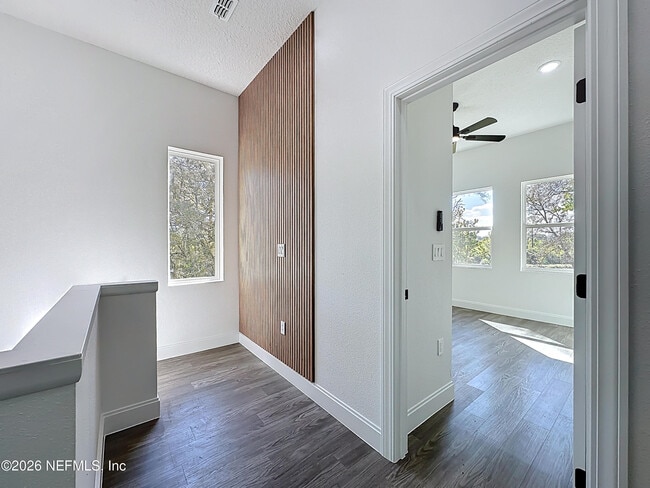 Building Photo - 2121 Broadwater Dr