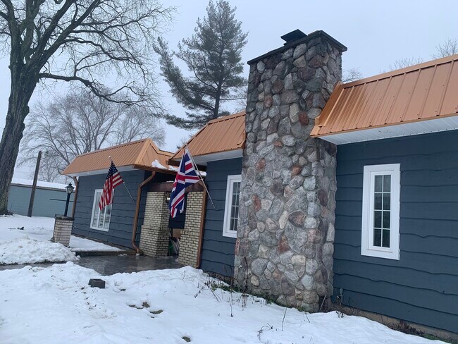 Primary Photo - Executive Rental Furnished