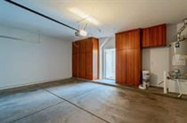 Building Photo - Incredible Single Family Home!