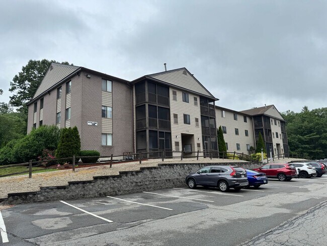 Building Photo - 2 Bedroom Condo for Rent - Tyngsboro