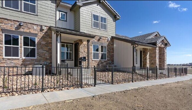 Building Photo - Gorgeous 3 bed/ 3.5 bath Condo At Heron La...
