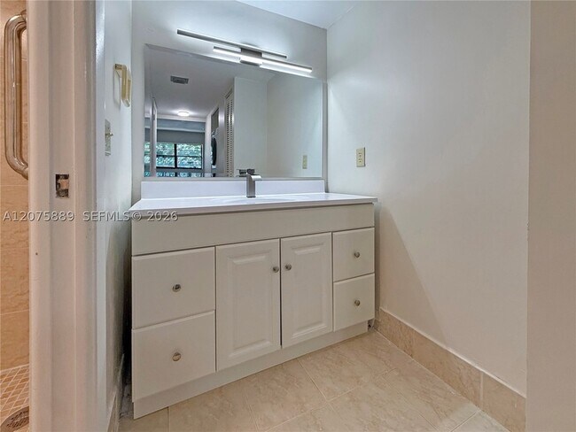 Building Photo - 995 SW 84th Ave