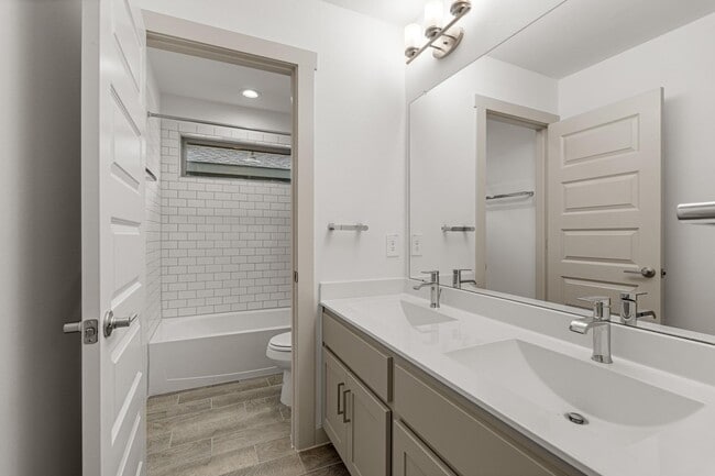 Building Photo - 29335 Red Rocks Pk Dr