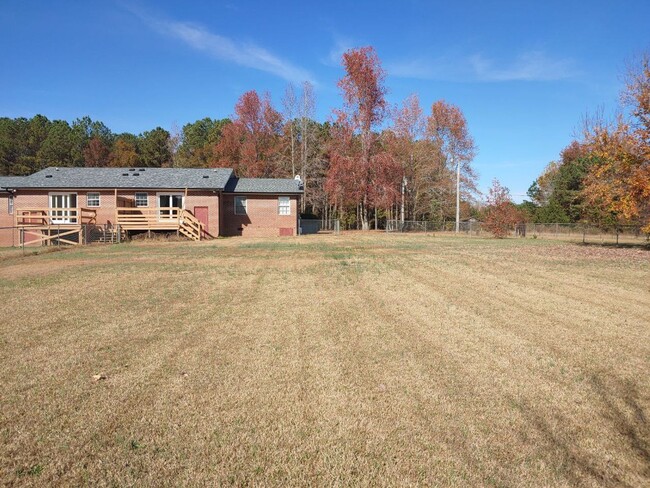 Building Photo - Spacious 3BD, 2.5BA Duplex in Clayton with Large Fenced Backyard