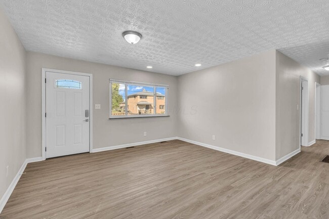 Building Photo - 3134 Medina Ave