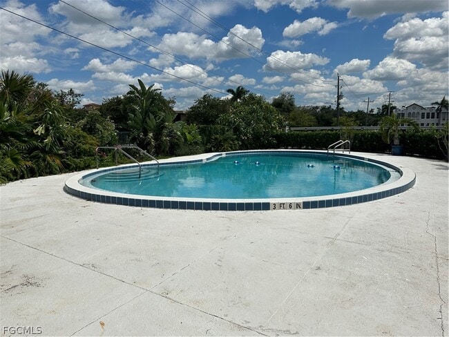 Building Photo - 1900 Clifford St