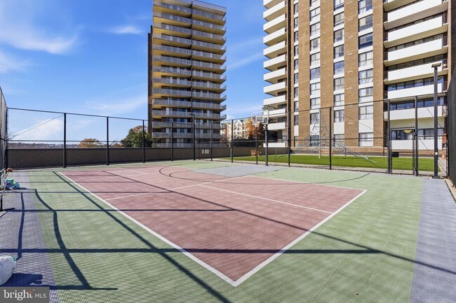 Building Photo - 250 S Reynolds St