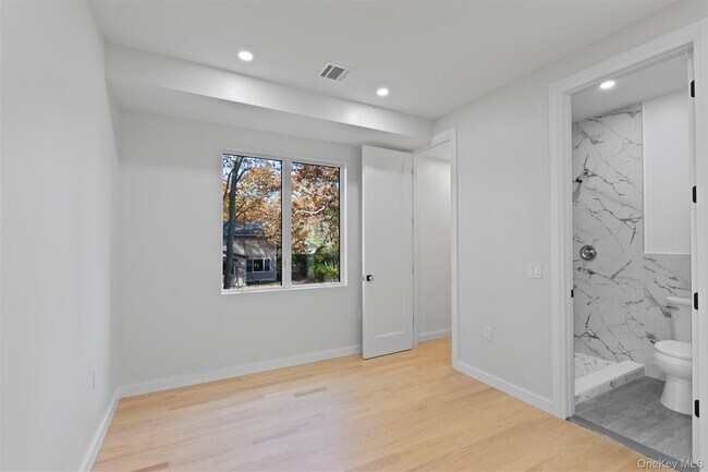 Building Photo - 613 Union Rd