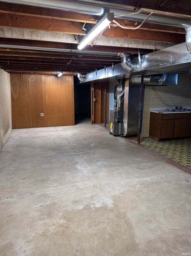 Building Photo - 2418 E 550 N