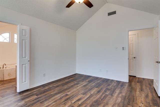 Building Photo - 319 Kessler Dr