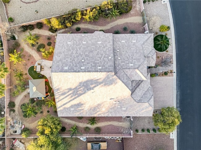 Building Photo - 7215 N Buttons Ridge Dr