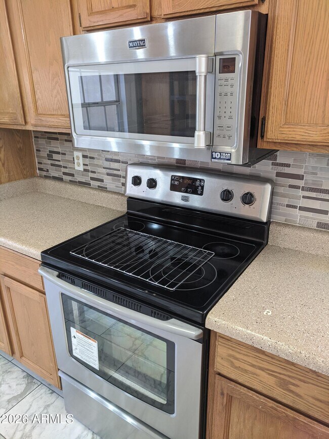 Building Photo - 1321 N Jamaica Way