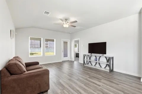 Building Photo - 216 Shore Pointe Ct