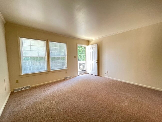 Building Photo - Clean & Inviting Apartment Living