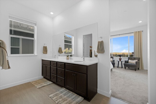 Building Photo - One Lake Townhouse