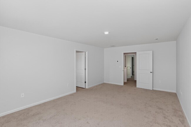 Building Photo - 383 King Vlg