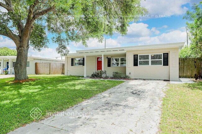 Building Photo - 9449 Park Lake Dr