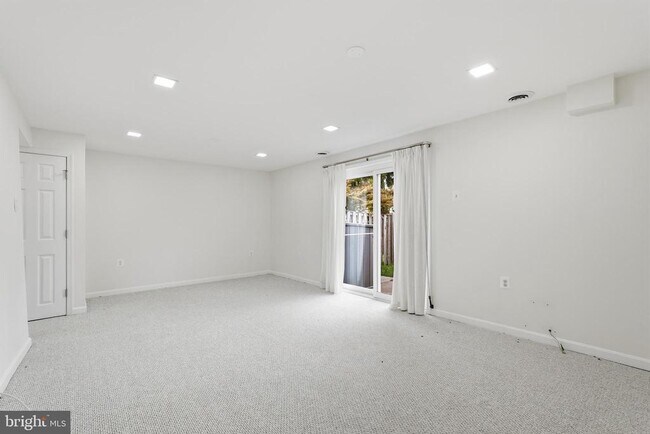 Building Photo - 6002 Mardale Ln