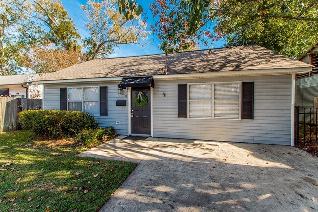 Building Photo - 204 N Cypress St