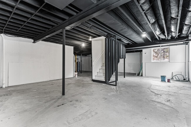 Building Photo - 49896 Parkside Dr