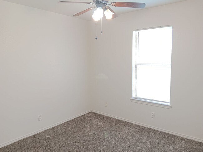 Building Photo - 914 McDaniel Cir
