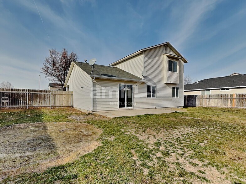 Building Photo - 19782 Amherst Ave