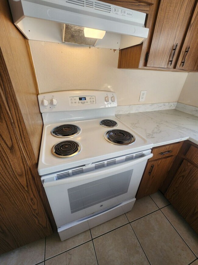 Building Photo - Prime Location for a great price!