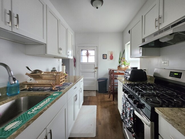 Building Photo - 4422 N St Louis Ave