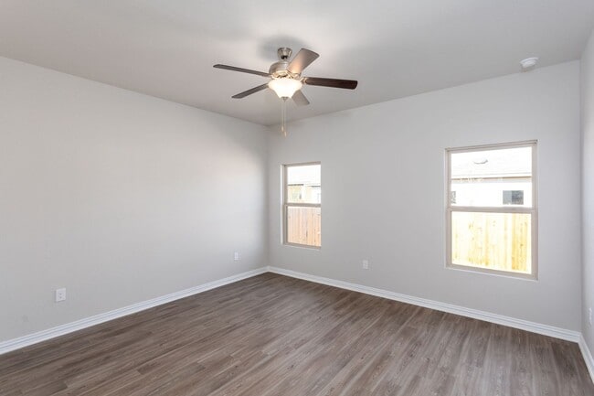 Building Photo - Luxury Duplex Near Randolph and Ft. Sam