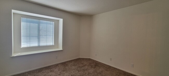 Building Photo - 1034 Burton Dr