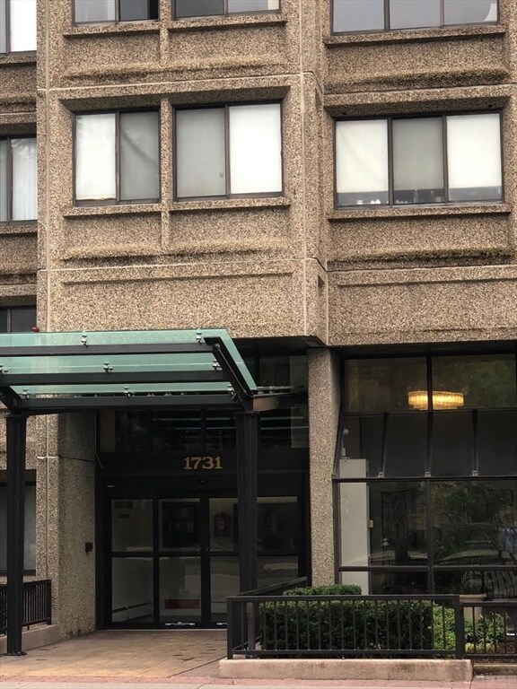 Building Photo - 1731 Beacon St