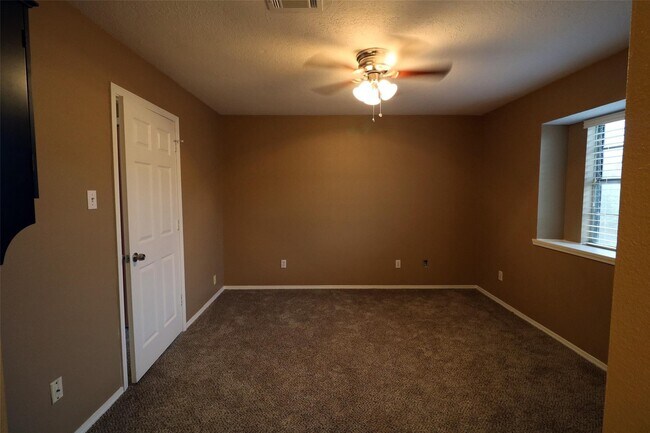 Building Photo - 1919 Country Village Blvd