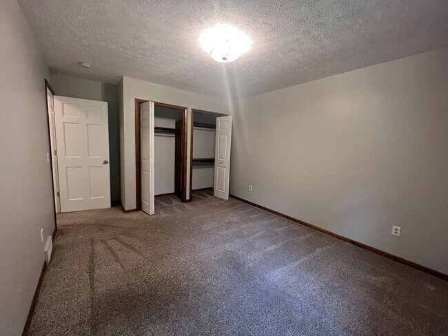 Building Photo - 1795 Forest Lake Dr SE