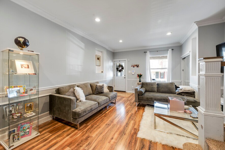 Living room (furniture not included) - 1624 N Felton St