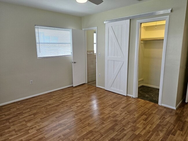 Building Photo - Annual Unfurnished 2 Bedroom, 2 Bath Duple...