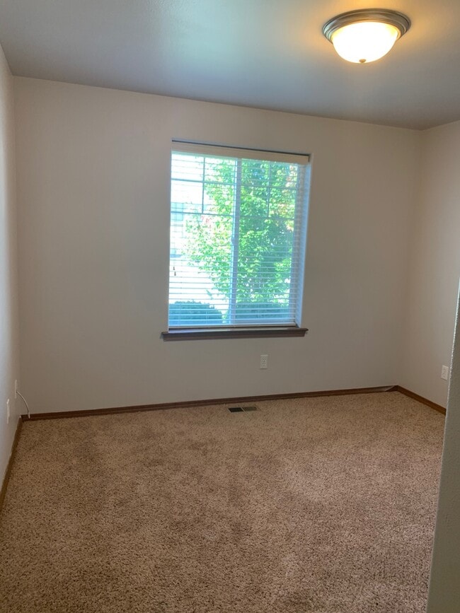 Building Photo - Spacious 4 Bed 2 Bath Home in Ellensburg