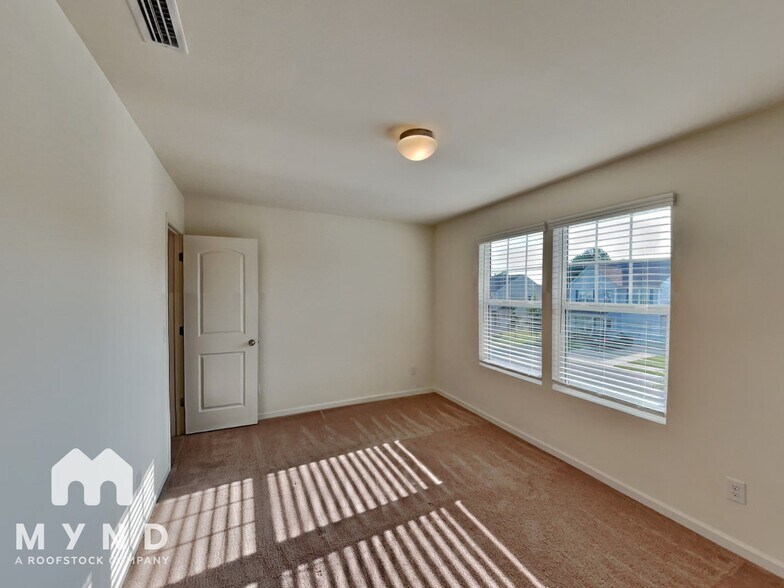 Building Photo - 2015 Creeks Landing Dr