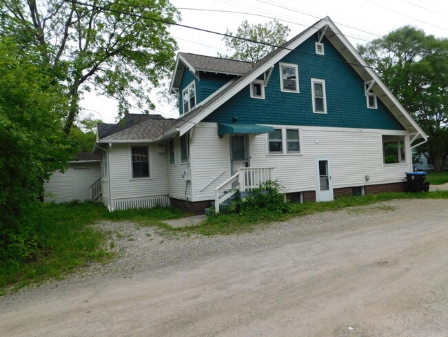 Building Photo - 310 Olive St