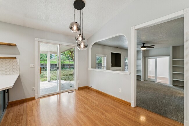 Building Photo - 5998 S Wallflower Pl