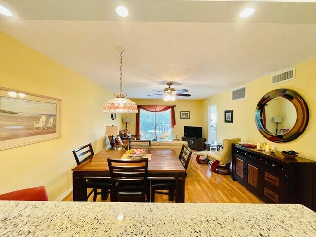 Building Photo - 257 S Cypress Rd