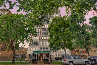 Building Photo - 6230 N Kenmore Ave