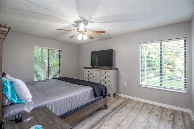 Building Photo - 3101 Lake Pine Way S
