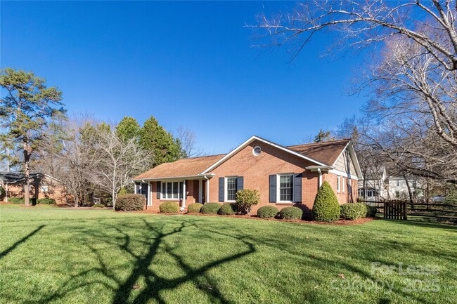 Primary Photo - 6618 Castlegate Dr