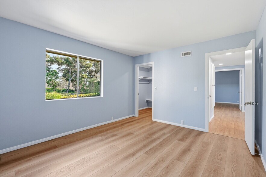 Building Photo - 1999 Seawind Way