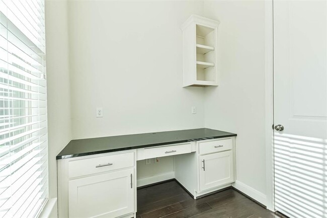 Building Photo - 1752 Monarch Ridge Dr