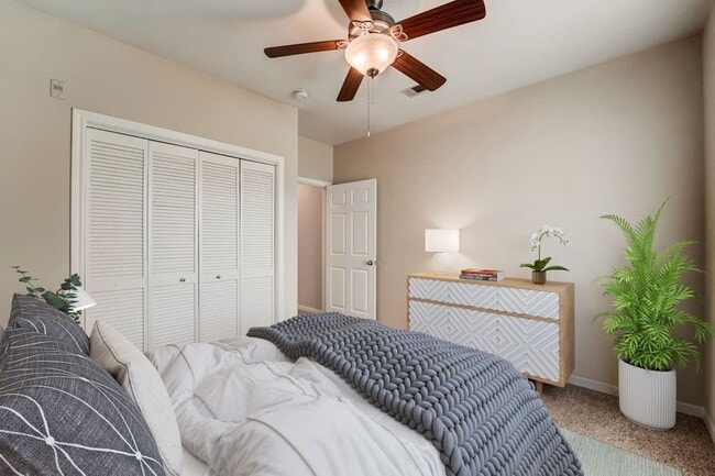 Building Photo - 3101 Vista Dr