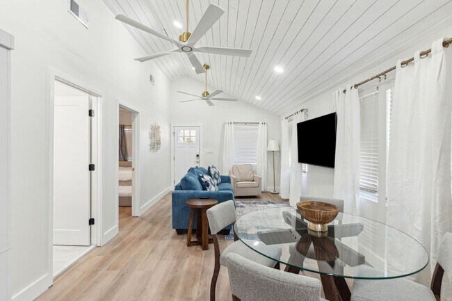Building Photo - Charming Lowcountry Home for Rent on Edisto Island
